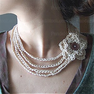 Free Crochet Pattern - Large Pearl Necklace from the Necklaces